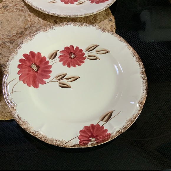 Vintage Floral Dinner Plates Set - Cream and Red - Picture 2 of 6